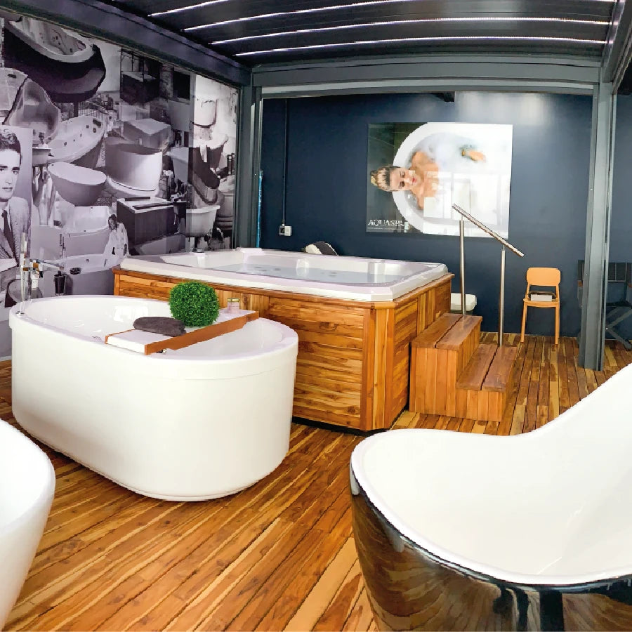 Showroom TotalSpa en CDMX con exhibición de spas y tinas de hidromasaje de lujo, atención personalizada y diseño exclusivo