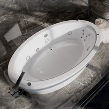 Modelo 100-02 en baño de lujo con decoración contemporánea