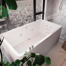 Tina 100-01 en ambiente natural con plantas, ideal para espacios relajantes
