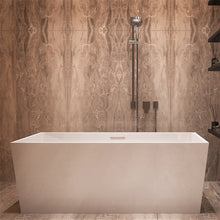 Tina C-120 instalada en baño de estilo cálido, con muros texturizados y acabados rústicos