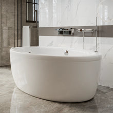 Tina Dreams instalada en baño moderno con acabados de mármol y ambiente cálido