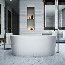 Render de la tina F-014 instalada en baño moderno con acabados elegantes y luz natural