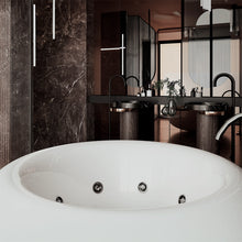 Vista ambiente de la tina M-01 en baño residencial de diseño elegante